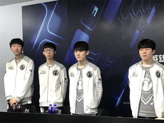 球衣中融入 球衣中融入