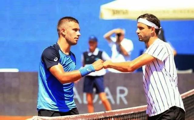 赛场上展现 赛场上展现